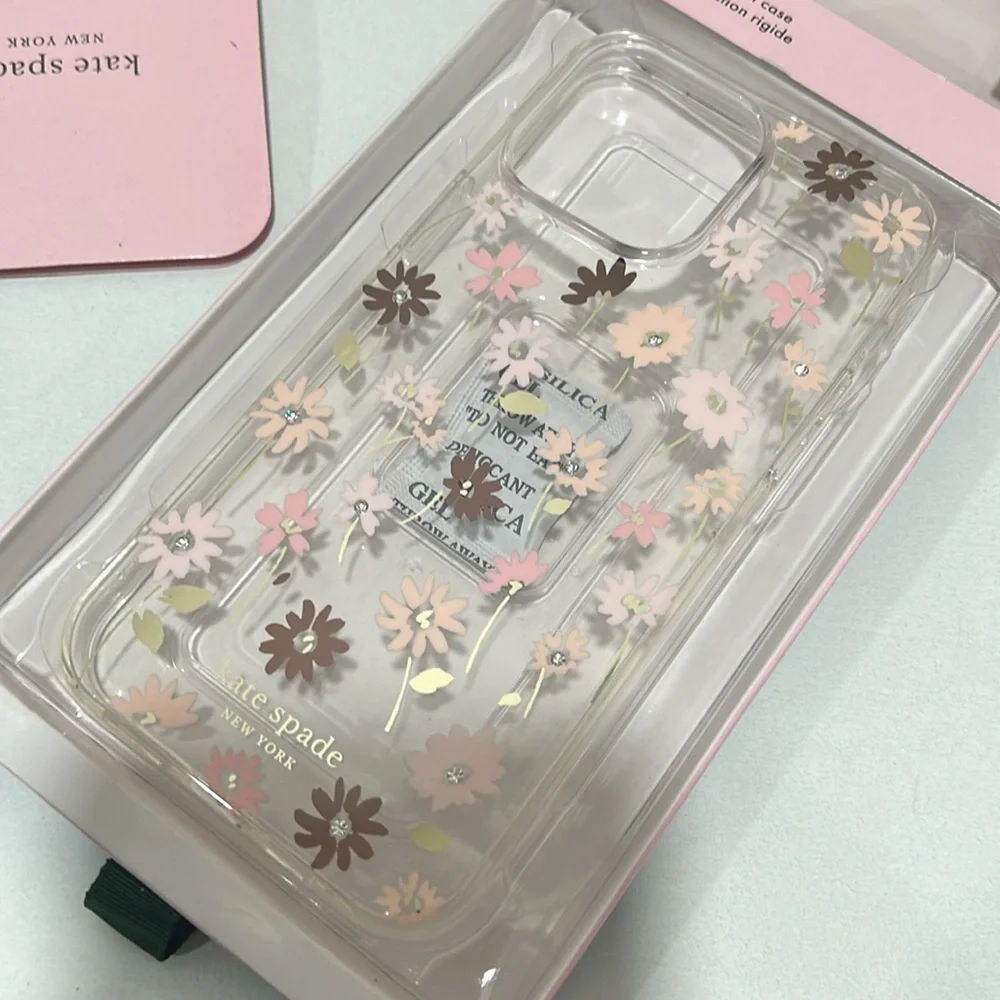 Kate spade ♠️ iPhone case 6.7 “ Pro NWOT.